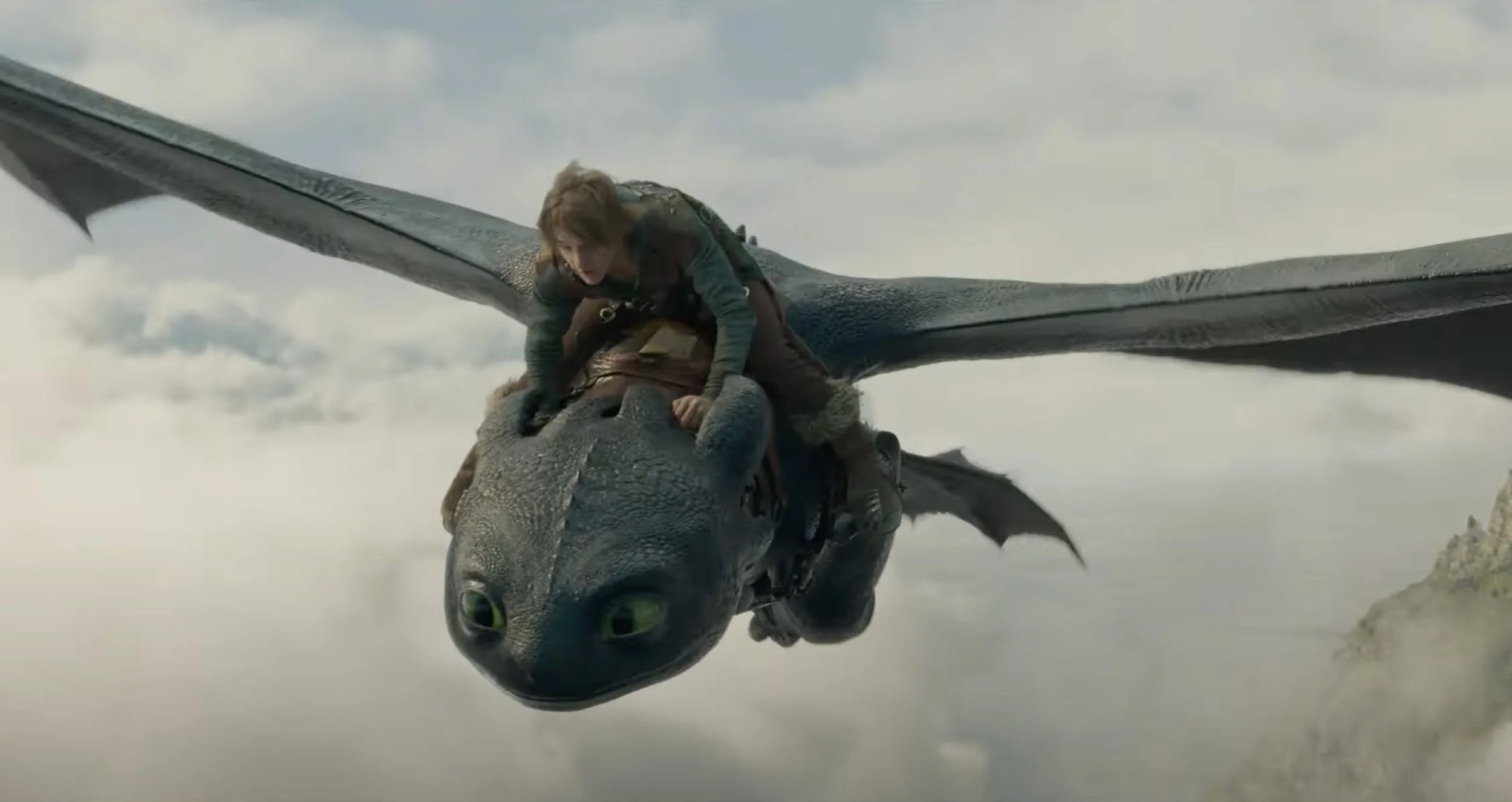 Without teeth and Hiccup you take flight in the Super Bowl Spot to train your Dragon movie